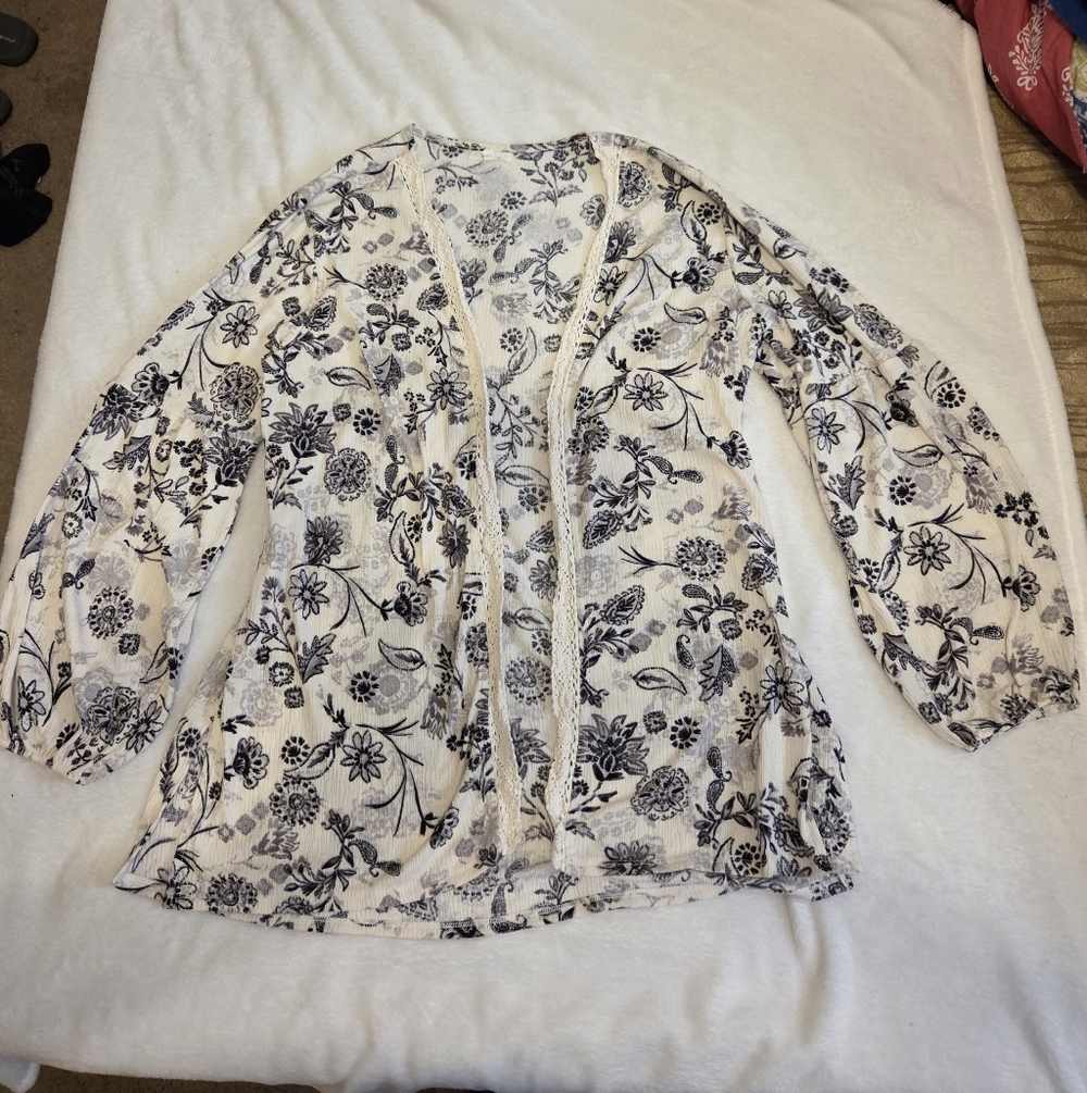 Maurices White Floral Lace-Trim Open Cardigan